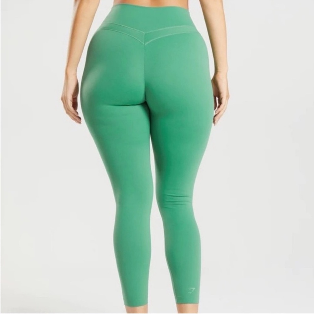Gymshark Whitney Simmons Kelly Green Leggings w/scrunched back no seam front